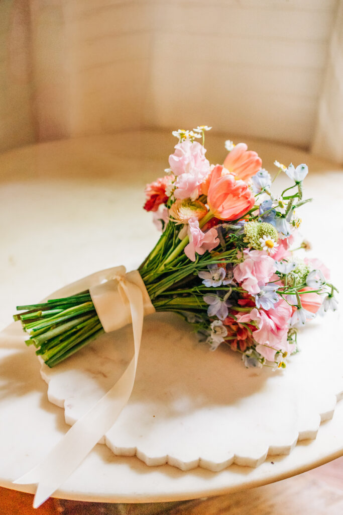 Beautiful wedding florals at a south Carolina wedding. These details photographed by carters creative