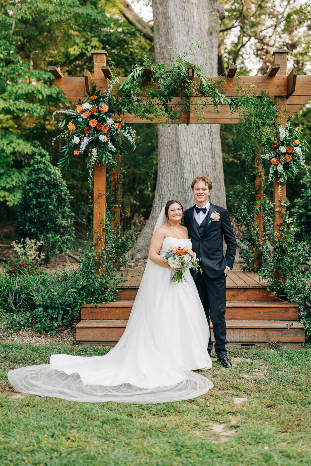 Columbia, SC wedding portrait outdoors – South Carolina wedding photographer